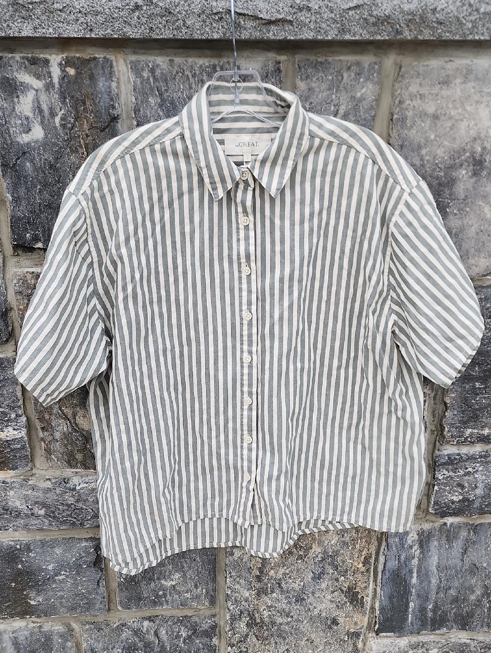 THE GREAT. Button-front Short Sleeve Green And White Striped Shirt Size 1